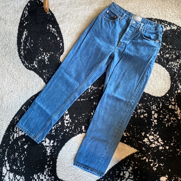 Everlane Denim - Everlane The 90’s Cheeky Jean Crop in Medium Blue